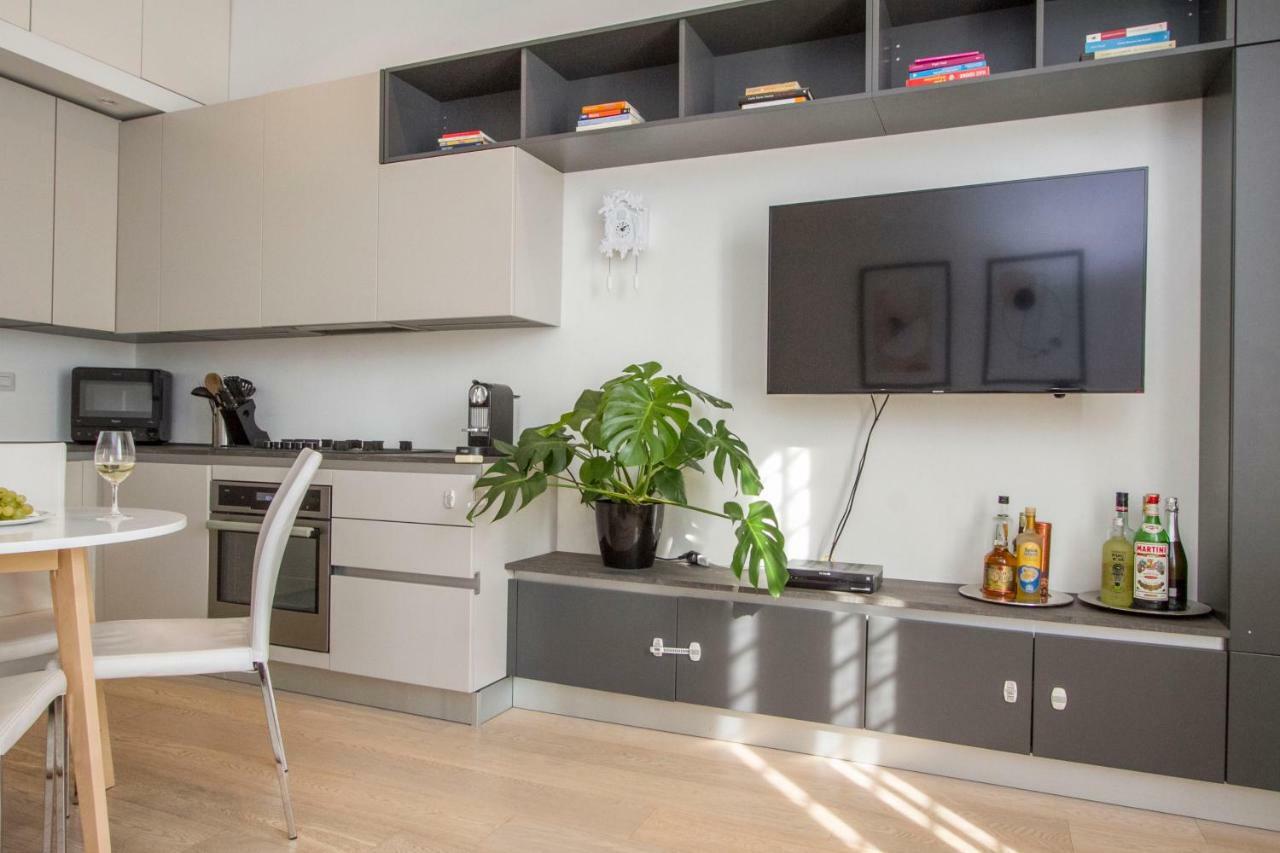 Luxury And Spacious Apartment Milan Exterior photo